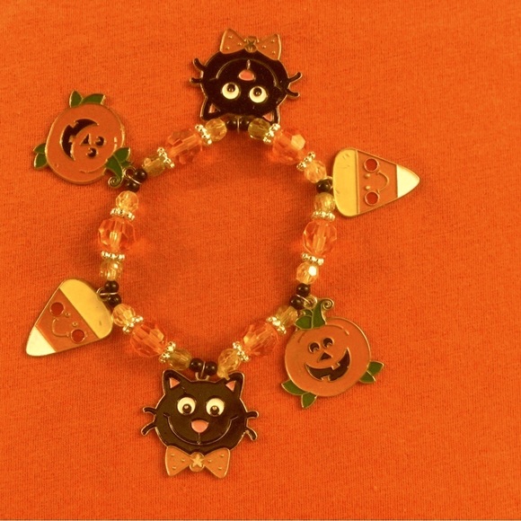 🎃 Fun & Oh So Cute Halloween Bracelet 👻 - Picture 3 of 3